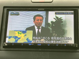 停車中には、TV番組やビデオコンテンツを楽しめます。長距離移動の際の休憩時間に、リラックスした時間を過ごせるのが魅力です。