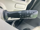 操作しやすい位置に配置されたウインカーレバー。確実な操作感で、安全な車線変更をサポートします。