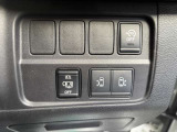 運転席右下のスイッチで各機能の切り替えや操作ができます。