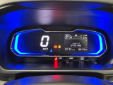 スピードメーターは見やすいデジタルメーターです♪