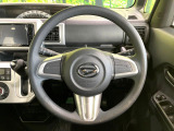 インテリアに合わせたデザインのステアリングは、運転される方のことも考え、運転しやすい形状、大きさです。是非一度、実際に触ってお確かめください。