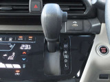 CVT(無断変速機)採用で滑らかな加速が出来ます! インパネシフトなので足元も広々です☆