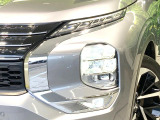 【LEDヘッドライト】悪天候や夜間走行時も良好な視界を確保し安心して運転できる高輝度LEDヘッドライトを装備!点灯速度が早く、消費電力も抑えられています。