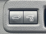 【パワーバックドア】スマートキーや運転席のボタンを押すだけでリアゲートが自動で開閉します!荷物を持っている時や、高い位置にあるバックドアを閉める際に便利な機能です♪