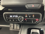 フロント両席にはシートヒーターが付いています!寒い日に便利な装備ですね。