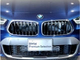 【キドニーグリル】BMWは約90年もの間、ほぼ全ての車両にひと目でBMWだと分かるこの特徴的なフロントグリルが備えられ、デザイン・アイコンとして親しまれてきました。