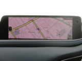 マツダコネクトの10.25インチワイドセンターディスプレイです。『Android Auto』『Apple CarPlay』や独自のコネクテッドサービスに対応したインターフェイスシステムです。