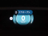 ヘッドアップディスプレイは視認性が非常に良く、運転時の視線を逸らさず様々な情報の確認が行えます。