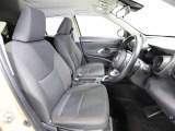 ゆったり室内で運転もしやすいです♪使い勝手の良い配置も考えられています!!