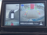 駐車時の安全性を高めるバックモニター。後方の状況を画面で確認できるので、狭い場所でも安心して駐車できます。
