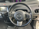 握りやすいステアリングで、快適なドライビングをサポート。操作性にも優れ、運転がより楽しくなります。