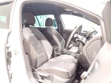 楽な姿勢で座ることが出来るので長時間の運転でも疲れにくいですし体もぶれにくいですよ。