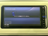 お好みの音楽を快適に楽しめます。Bluetooth接続でスマートフォンと連携すれば、さらに豊富な音楽ソースに対応。車内がコンサートホールに。