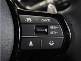 ◆アダプティブクルーズコントロール◆予め設定した車速内でクルマが自動的に加減速。前走車との適切な車間距離を維持しながら追従走行します。【LKAS】車線維持支援システムでステアリング操作を支援。