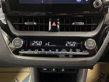 オートエアコン♪お好みの温度に設定するだけで車内を快適空間にしてくれますよ♪