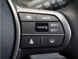 ◆アダプティブクルーズコントロール◆予め設定した車速内でクルマが自動的に加減速。前走車との適切な車間距離を維持しながら追従走行します。【LKAS】車線維持支援システムでステアリング操作を支援。