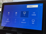 多様なメディアに対応し、高音質で音楽を楽しめます。Bluetooth接続でスマホの音楽も簡単に再生。長距離ドライブも快適に過ごせます。