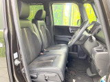 運転席まわりには十分なスペースがあり、大柄な方でもゆったり運転していただける環境です。