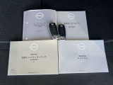インテリジェントキーです♪キーを近づけてドアハンドルのスイッチを押すだけで開閉が出来ます♪カバンやポケットに入れてても反応するのでスムーズに乗車出来ます☆