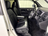 ■運転席にはシート高を調整できるハイトアジャスターが装備され、幅広いシートポジションの設定が可能になっております