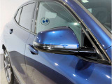 【BMWミラー】視認性の高いスタイリッシュなミラー。自動防眩機能も付いており夜間のドライビングをサポートします。