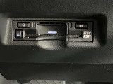 高速道路で便利な【ETC2.0】を装備しています。光ビーコン搭載で渋滞情報などナビゲーションと連動することで機能も充実いたします。他、観光施設に立ち寄るための高速料金割引サービス等もございます。