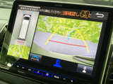 駐車時の安全性を高めるバックモニター。ガイドライン表示で、狭い場所でもスムーズな駐車操作をサポートします。後方確認が苦手な方にもおすすめです。