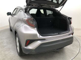 「使ってバック・・カードのポイントで月々の負担を軽減」。車種・年式によっては、対象外の車もあります。