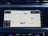 見やすい高精細な地図表示で、スムーズなルート案内を実現。渋滞情報も確認でき、運転の安心感を高めます。