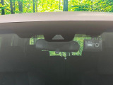 【トヨタセーフティセンス】走行中に前方の車両等を認識し、衝突しそうな時は警報とブレーキで衝突回避と被害軽減をアシスト。より安全にドライブをお楽しみいただけます。