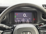 マルチインフォメーションディスプレイです。燃費や走行距離が分かり、半ドアなど車に異常がある際に警告してくれます。
