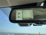 ルームミラーにリアカメラの画像が表示でき、車庫入れも安心♪