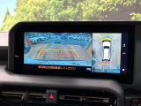 【パノラミックビューモニター】専用のカメラにより、上から見下ろしたような視点で360度クルマの周囲を確認することができます☆死角部分も確認しやすく、狭い場所での切り返しや駐車もスムーズに行えます。