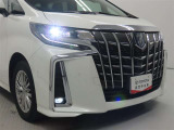 高輝度で点灯速度が速く、しかも消費電力の少ないLEDヘッドライトが装備されています!LEDの明るい光が走行中の視界の確保をサポートして、夜のドライブがより楽しく安全に運転できます♪