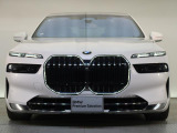 BMWのお車は、走行の安定性とコーナリングの良さを追求し、思い通りにハンドルの操作可能です。試乗車もご用意しておりますので、ぜひ&ldquo;駆け抜ける歓びをご体感ください!