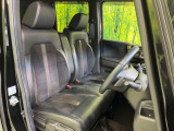 運転席まわりには十分なスペースがあり、大柄な方でもゆったり運転していただける環境です。