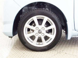 純正なので車に似合うデザインになっていますね。スタッドレスタイヤもご相談下さい。