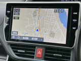 高精細な地図表示で、目的地までスムーズに案内。渋滞情報もリアルタイムで確認できます。安全で快適なドライブをサポートします。