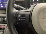 ステアリング左手側にオーディオ関連のコントロールスイッチを配置しています。操作時は視線を逸らすことなく運転に集中できます。