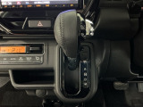 オートマチックシフトレバーは、手になじみ操作しやすい形状で安全運転にもつながります♪