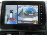 上空から見下ろしているかのように駐車できるアラウンドビューモニター。車庫入れや縦列駐車に役立ちます。