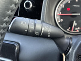 雨天時でもクリアな視界を確保できるワイパーレバー。操作も簡単で、安全な運転をサポートします。様々な設定に対応可能です。