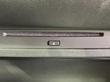 停車中にテレビや動画を楽しめる機能が搭載。休憩時間などに、エンターテイメントを満喫できます。快適な移動の時間を演出します。