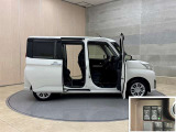 スライドドアは子供やお年寄りでも乗り降りしやすい!狭い場所に駐車した時、壁や隣の車にドアをぶつける心配もありません。雨の日で濡れにくく、お子様のいるママにもおススメな機能です!☆両側電動です♪☆
