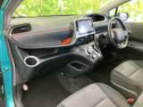 運転に必要な情報をわかりやすく表示。直感的な操作性で、運転に集中できます。