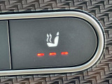 ●フロントシートヒーティング:運転席・助手席共に三段階で調節が可能なシートヒーターを装備しております。季節を問わず快適にご使用いただけます。