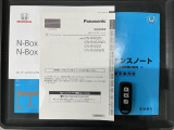 スマートキーは鍵をバッグに入れたままでもドアロックの開閉やエンジンのON・OFFができます。夜間や雨の日も鍵を探さなくて良いので便利です。