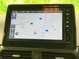 鮮明な地図表示で、目的地までスムーズに案内してくれます。運転に集中しながら、安心して走行できるのが魅力です。