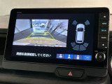 リバースギアに入れるだけで後方の表示へ切り替わります。夜間や雨の日の駐車も楽になりますよ。