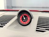 車両はすべて屋内にて保管しておりますので、綺麗な状態のお車をご覧いただけます。